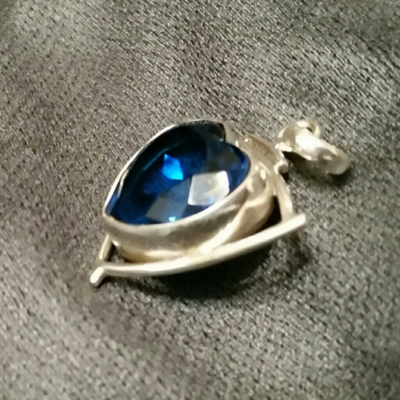 12 Ct Flawless Blue Topaz Heart in .925 Silver - Picture 5 of 5